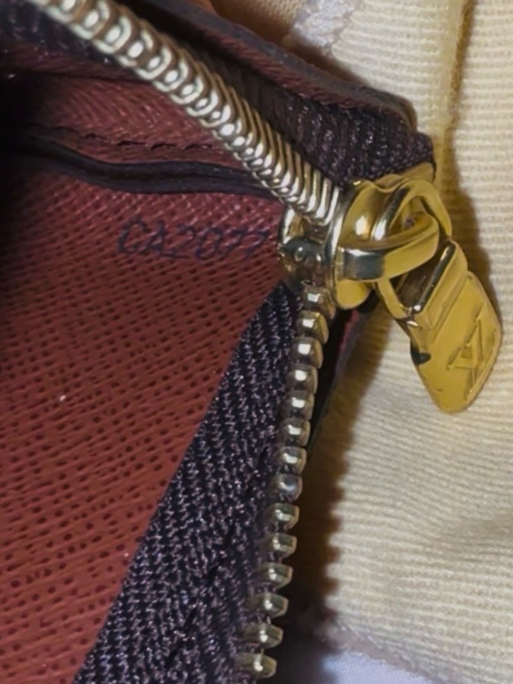 ❗️SOLD❗️Never used! Vintage Louis Vuitton Key Pouch LV Monogram Keychain - Picture 7 of 9